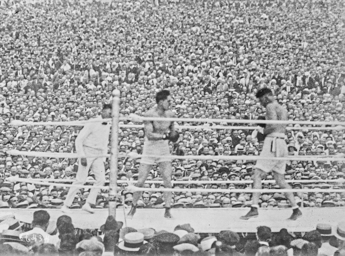 Match_Carpentier-Dempsey_ _[photographie_de_[...]Agence_Rol_btv1b53068002q_1.jpg