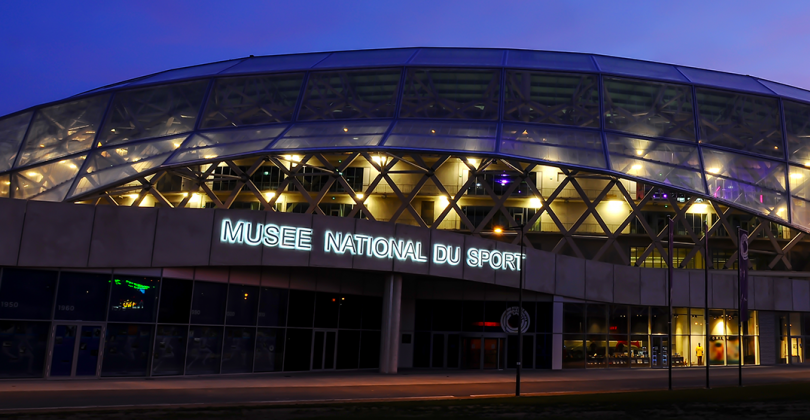 façade du musée de nuit